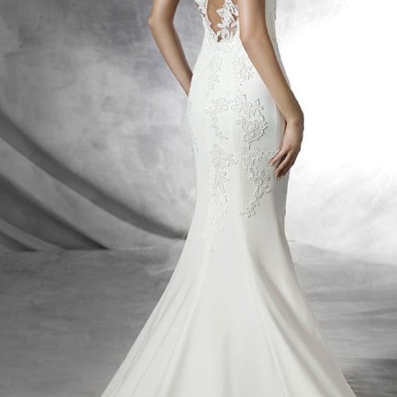 ATELIER PRONOVIAS WEDDING GOWN Size 2 - Picture 5 of 8